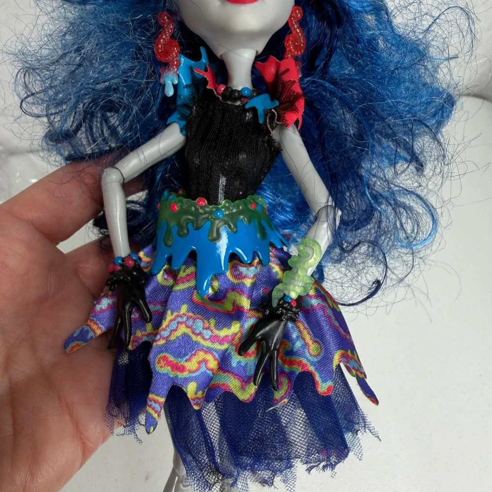 Monster High Sweet Screams Ghoulia Yelps Doll with Sir Hoots A Lot Mattel 11in